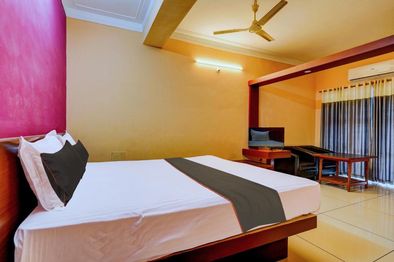 Oyo Flagship Hotel Kvc Holiday Inn ไมซอร์ ภายนอก รูปภาพ
