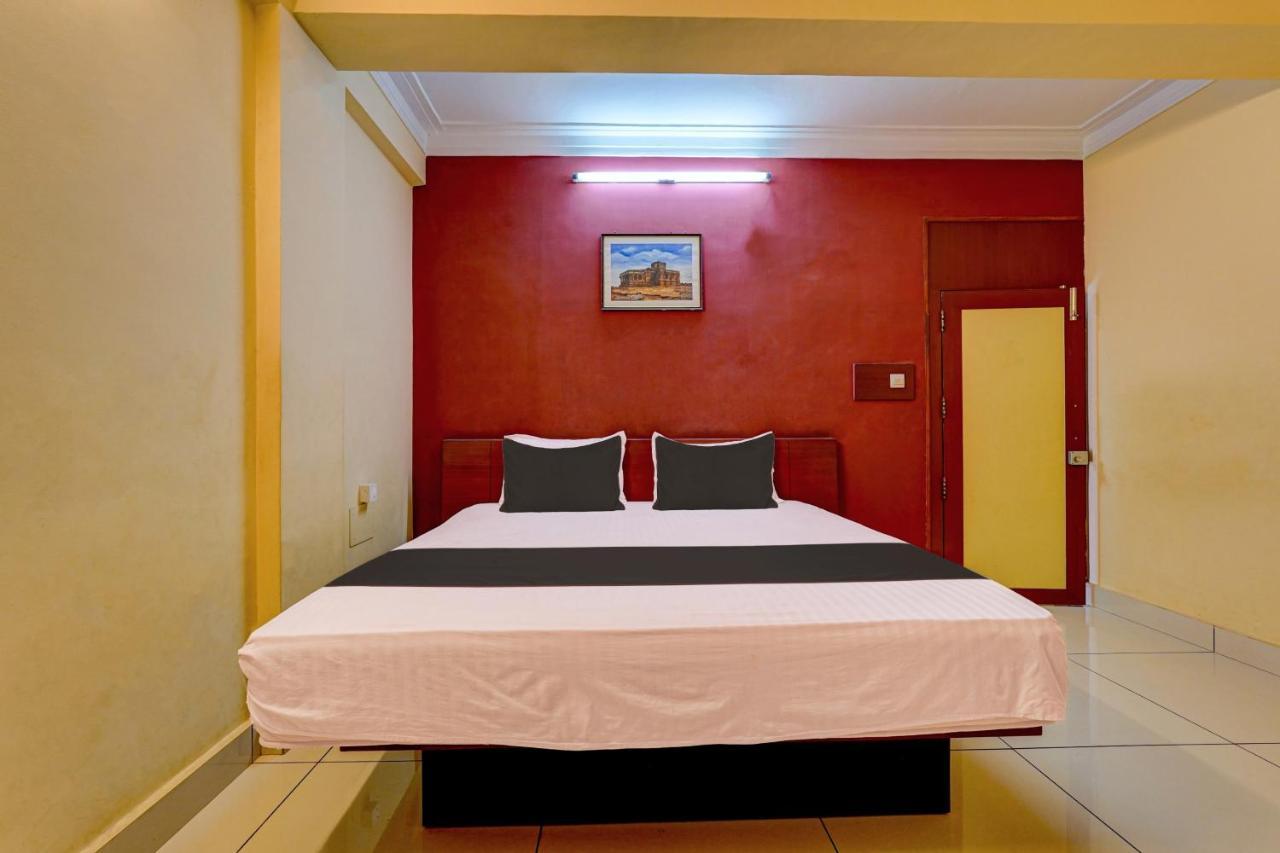 Oyo Flagship Hotel Kvc Holiday Inn ไมซอร์ ภายนอก รูปภาพ