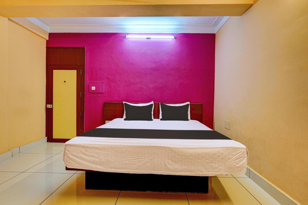 Oyo Flagship Hotel Kvc Holiday Inn ไมซอร์ ภายนอก รูปภาพ