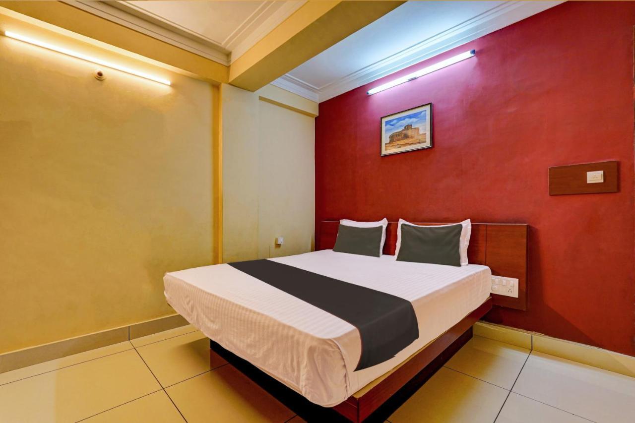 Oyo Flagship Hotel Kvc Holiday Inn ไมซอร์ ภายนอก รูปภาพ