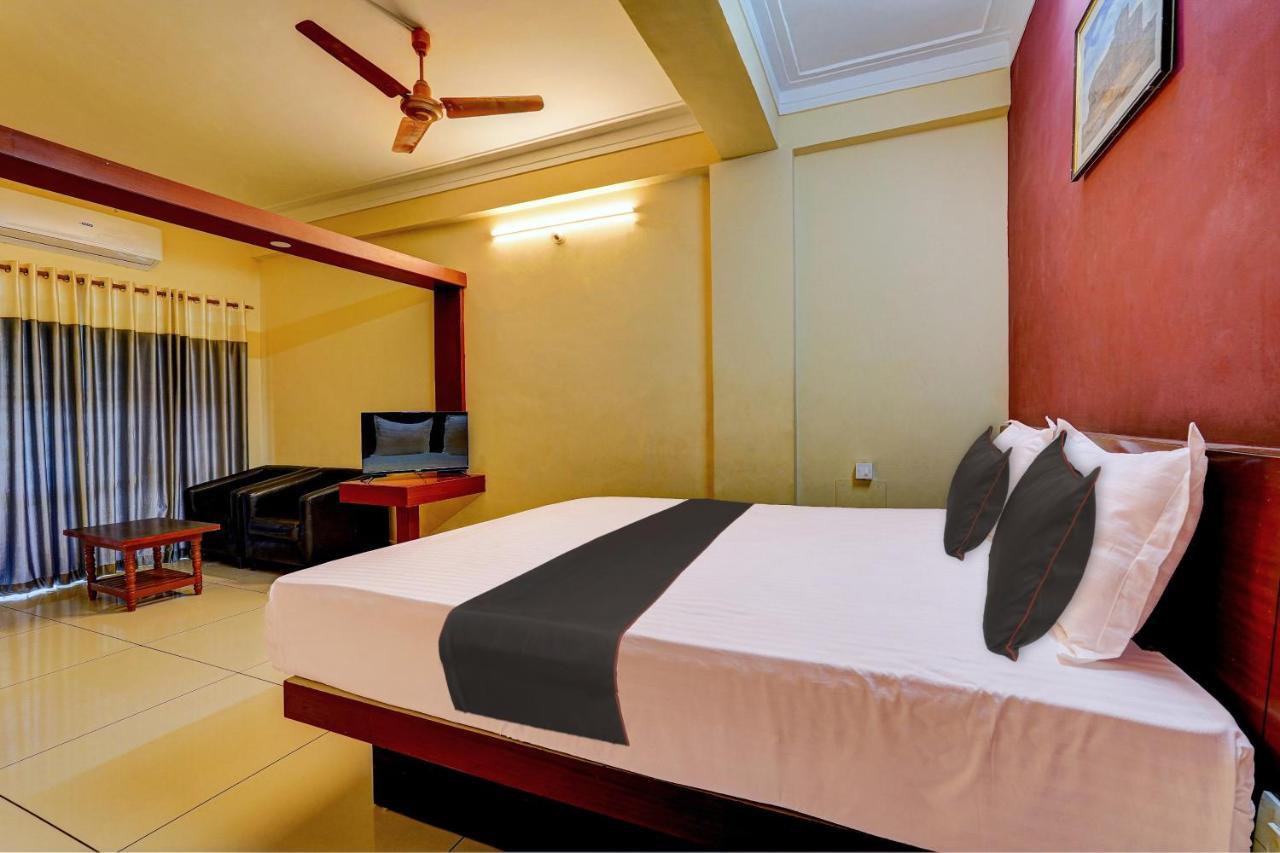 Oyo Flagship Hotel Kvc Holiday Inn ไมซอร์ ภายนอก รูปภาพ