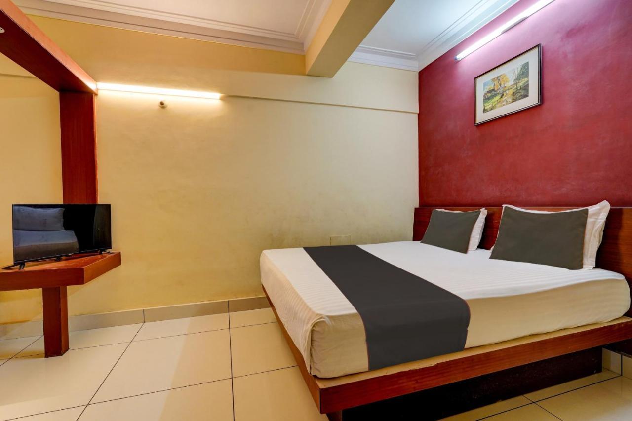 Oyo Flagship Hotel Kvc Holiday Inn ไมซอร์ ภายนอก รูปภาพ